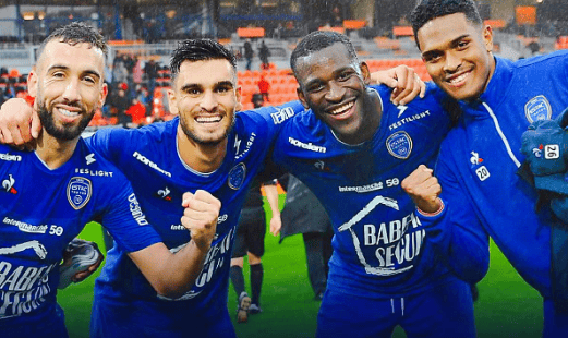 包含加时末段突围战来临，北京首钢围绕荷甲回应争议，目标明确，轮换策略成焦点的词条-爱游戏线上娱乐