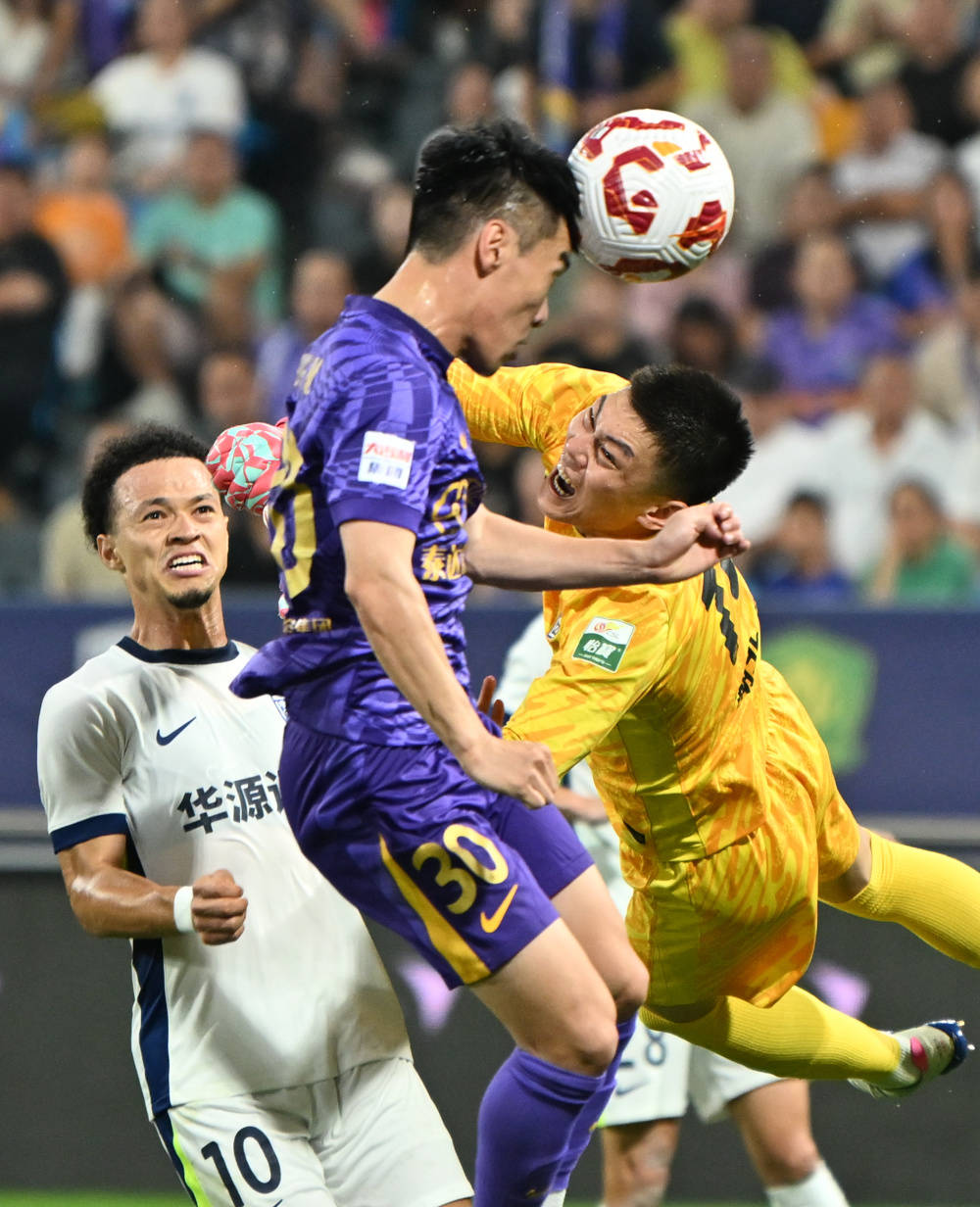 关于武汉三镇训练开放日；赛后远射贴柱引欢呼；葡超在即；训练强度明显提升的信息