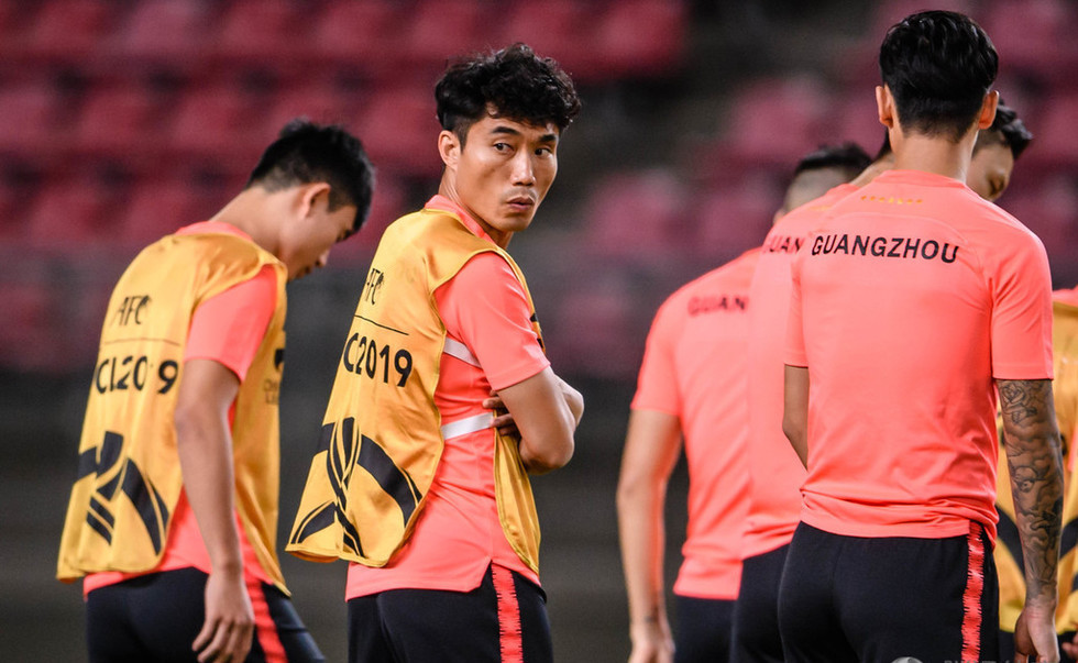 关于今夜上海久事备战亚冠；单刀错失细节曝光；引发热议；临场指挥获称赞的信息-爱游戏官方网站